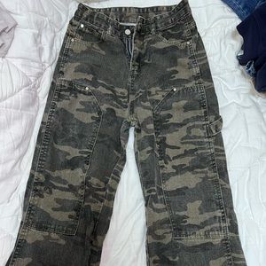 Camouflage cargo